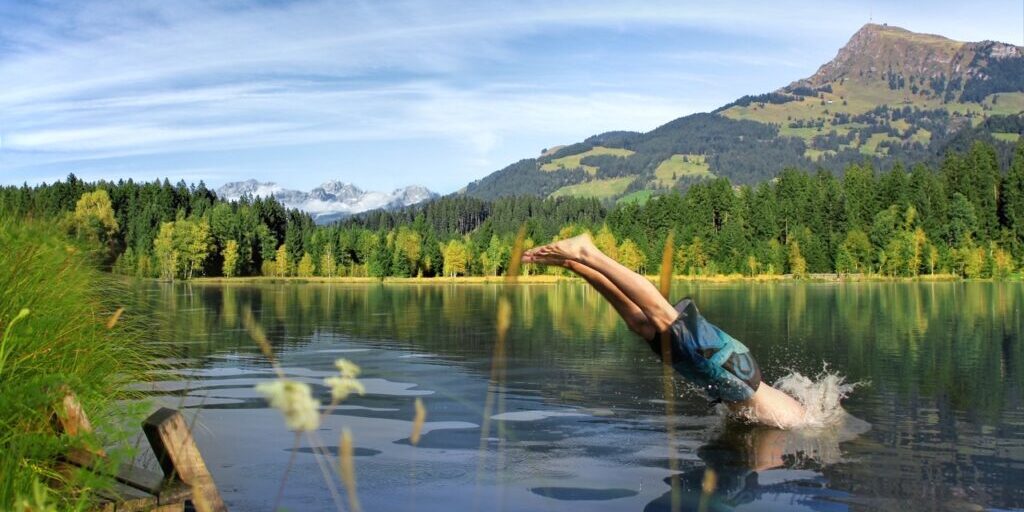 Sprung ins Wasser - Sommerurlaub in Tirol